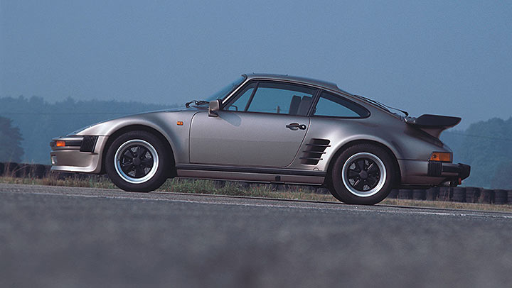 Porsche 911 Turbo Flachbau - side